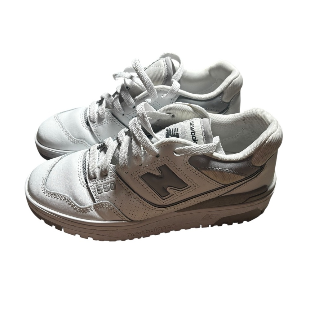 New Balance 550 Women’s White and Gray Sneakers Size 6 - Picture 3 of 9